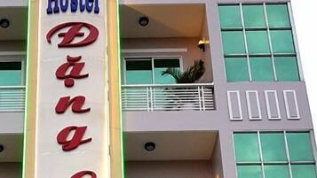 A building with a sign reading "Hostel DangaL".