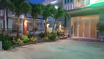 Hiên