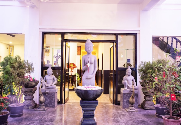 Front of property - Hotel De La Chheng (Siem Reap)