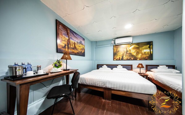 In-room safe, desk, blackout curtains, iron/ironing board - Hotel Zara (Yangon)