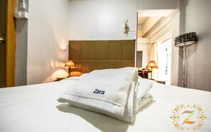 豪華客房 | 房內夾萬、書桌、遮光窗簾/窗簾、熨斗/熨衫板