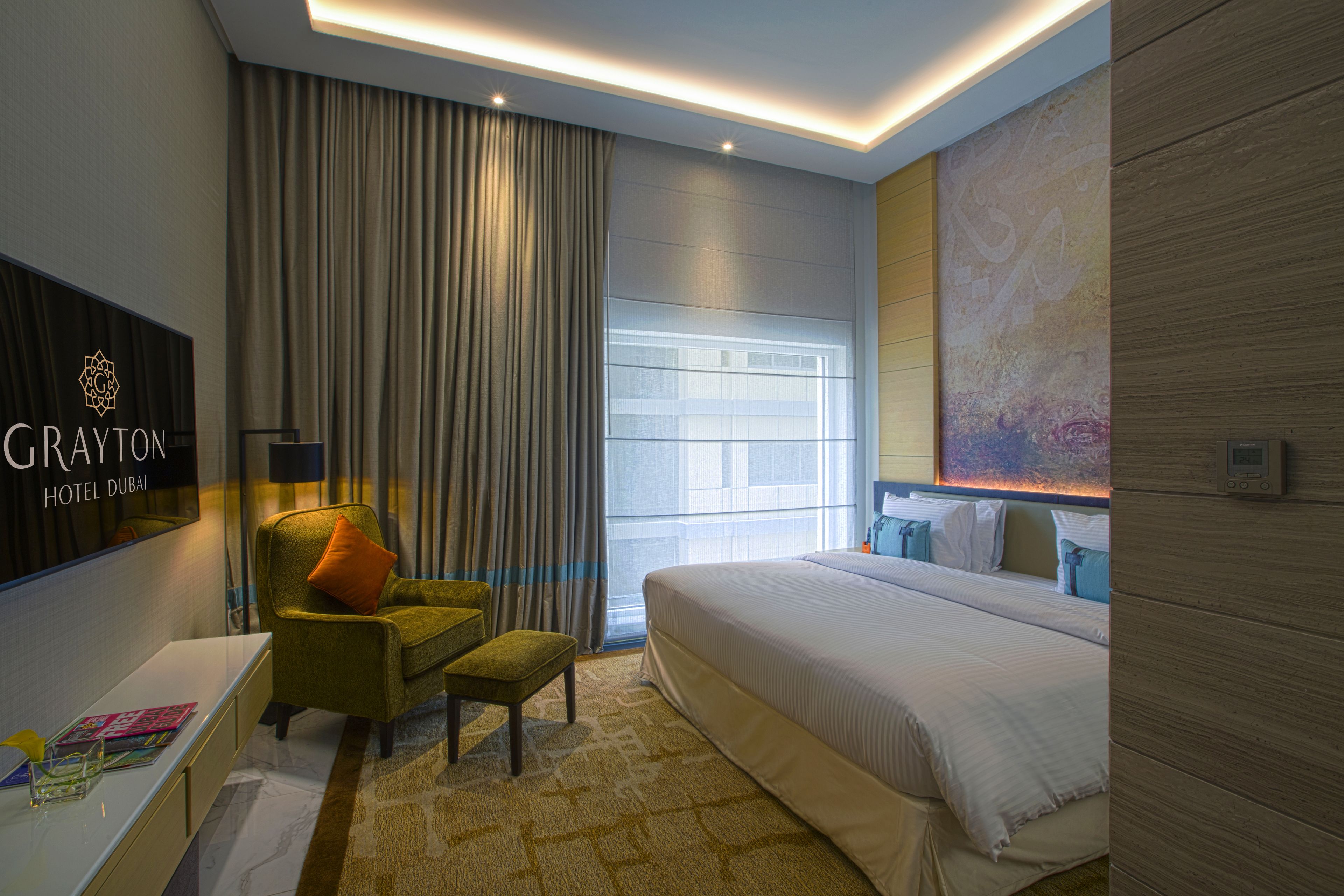 executive suite | premium bedding, select comfort beds, minibar, in-room safe
