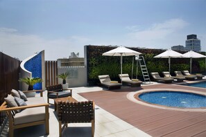 Outdoor pool, open 7:00 AM to 7:00 PM, pool umbrellas, sun loungers - Grayton Hotel Dubai (Dubai)