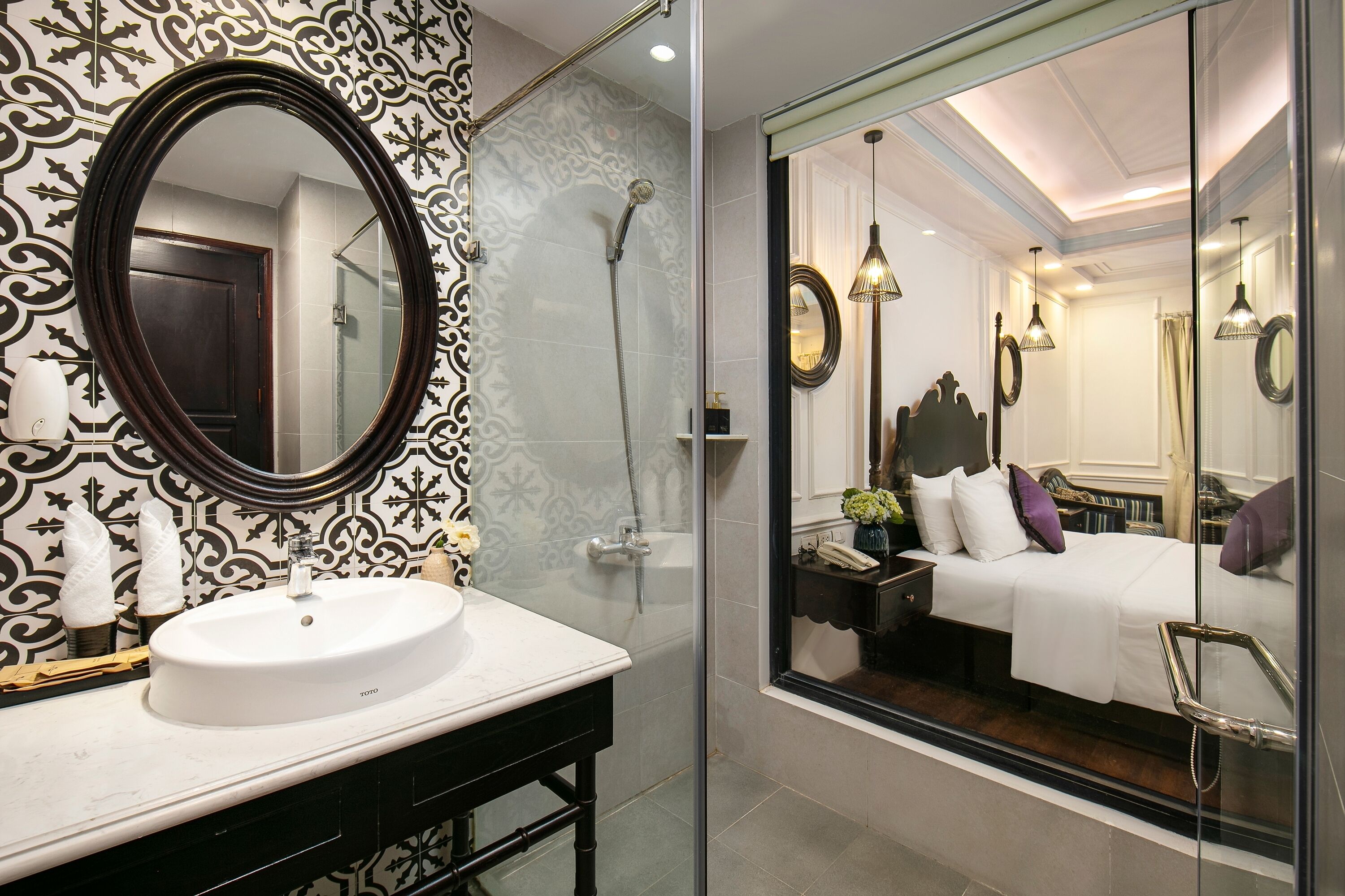 minibar, in-room safe, desk, free wifi