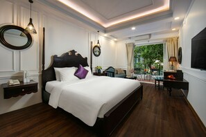 Executive Double Room, Balcony, City View | Minibar, in-room safe, desk, free WiFi - San Boutique Hotel (Hanoi)