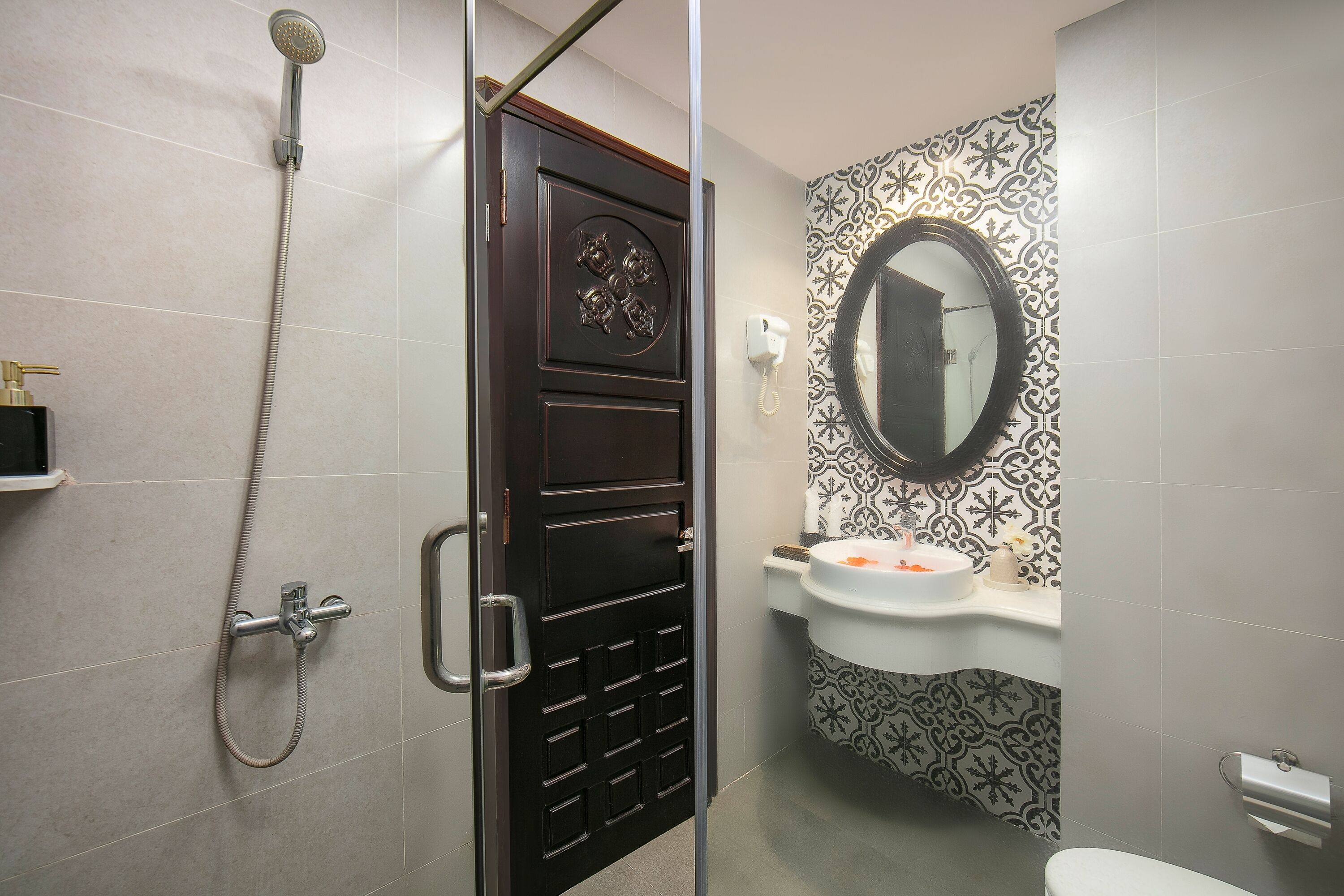 shower, free toiletries, hair dryer, slippers