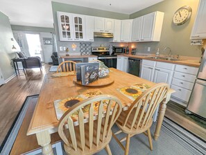 冰箱、微波炉、烤箱、炉灶