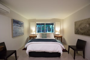 2 bedrooms, desk, iron/ironing board, free WiFi - Rural paradise with rainforest views (Eureka)