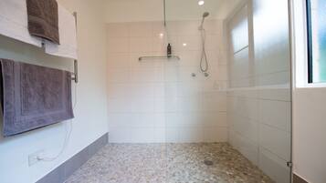 Shower, jetted tub, eco-friendly toiletries, hair dryer