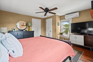 3 bedrooms, iron/ironing board, WiFi - A 'Teague of Our Own - Pet friendly & In town! (Chincoteague Island)