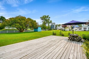 Outdoor dining - A 'Teague of Our Own - Pet friendly & In town! (Chincoteague Island)
