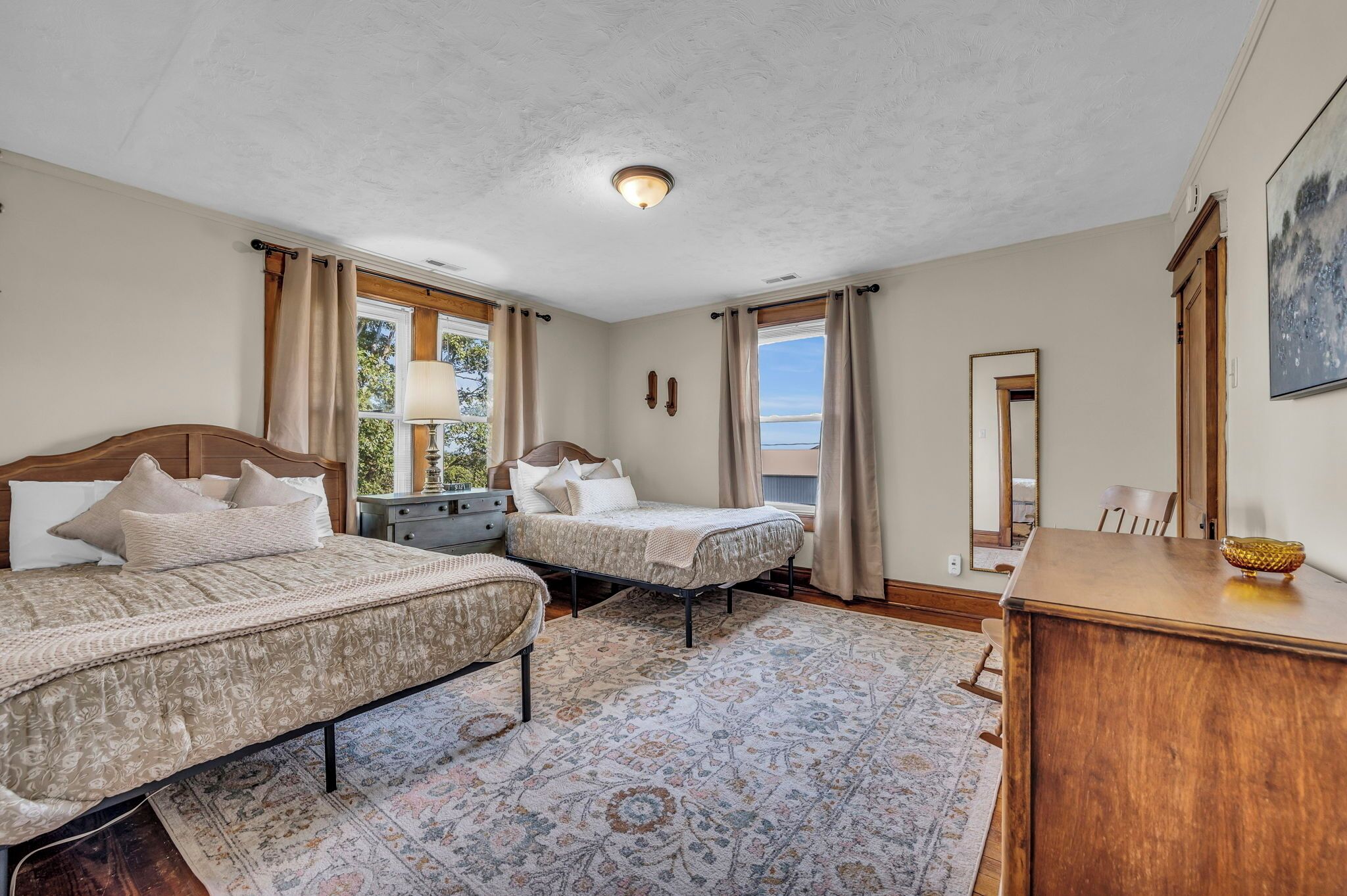 4 多间卧室、办公桌、熨斗/熨衣板、免费 WiFi