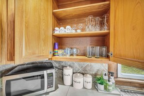 Interior - Peaceful & Charming Farmhouse Perfect for Soccer World Cup Guest and Groups (De Kalb)