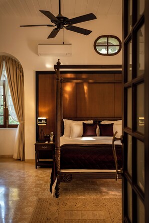 Luxury Room | Premium bedding, memory foam beds, blackout drapes, soundproofing - The Postcard Cuelim (Consua)