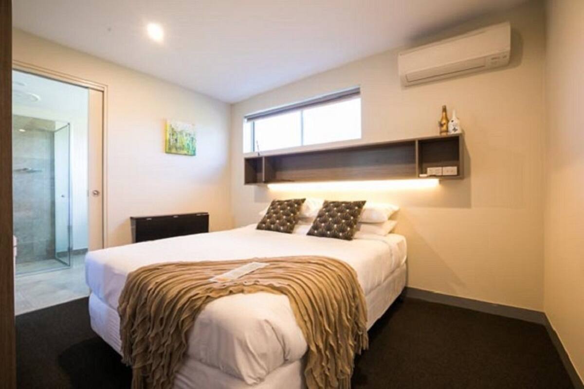 Ropa de cama de alta calidad y minibar