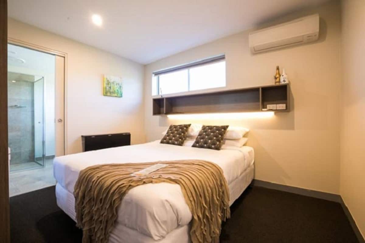 Ropa de cama de alta calidad y minibar