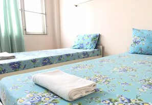 Standard Twin Room with Fan and Shared Bathroom | 무료 WiFi