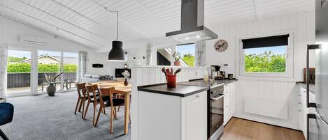 Réfrigérateur, surface de cuisson, lave-vaisselle, cafetiÚre-théiÚre