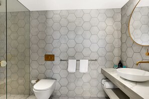 Garden Room | Bathroom - The Bowral Hotel (Bowral)