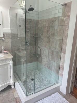 Bathtub, jetted tub, hair dryer, towels