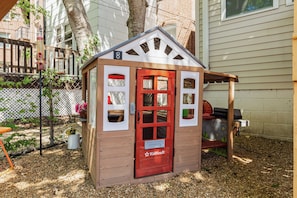 Property grounds - Family Friendly , Fully Renovated 3BR Luxury Home. Centrally located in St.Louis (St. Louis)