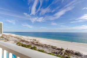 On the beach - Gulf Front Condo | Outdoor Pool & Grill! (Orange Beach)