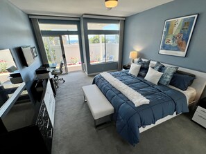 3 bedrooms, desk, iron/ironing board, free WiFi - Panoramic Ocean Views-Modern Dana Point Home-Minutes to Best California Beaches (Dana Point)