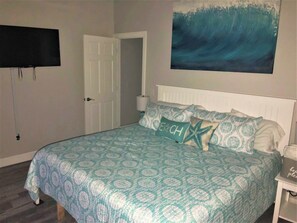 2 bedrooms, travel cot, WiFi, bed sheets - Need a place to get away that still feels like home? Please come see us. (Indian Shores)