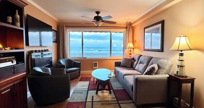 Surround Yourself in Luxury, Oceanfront 1 bed 2 bath Condo - w/o extra Mg fees
