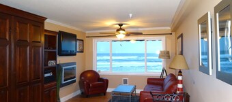Surround Yourself in Luxury, Oceanfront 1 bed 2 bath Condo - w/o extra Mg fees