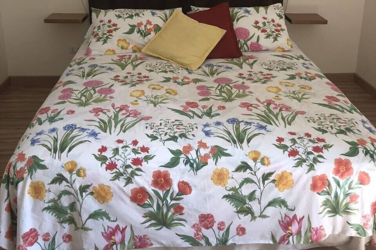 Quarto triplo standard, vista para o jardim | Edredons de pluma, individualmente decorados, individualmente mobiliados