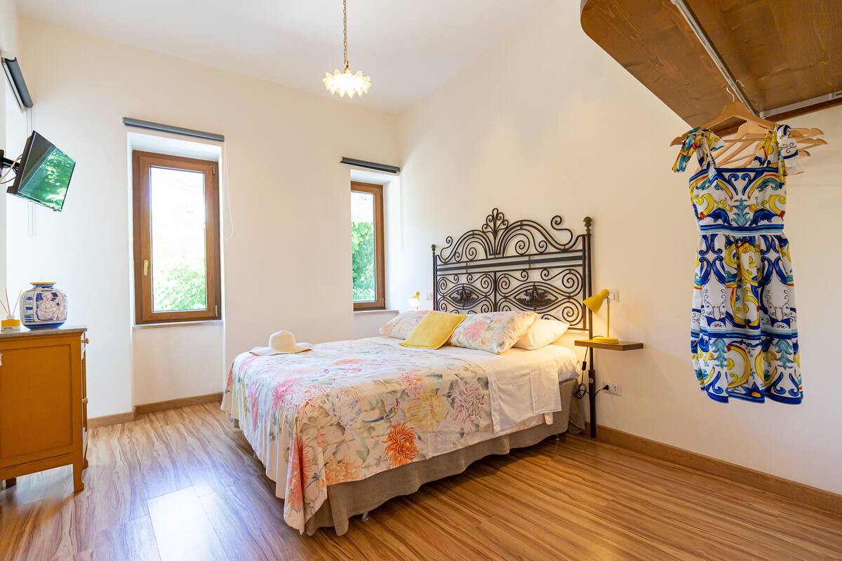 Quarto casal superior, 1 cama de casal, para não fumantes | Edredons de pluma, individualmente decorados, individualmente mobiliados