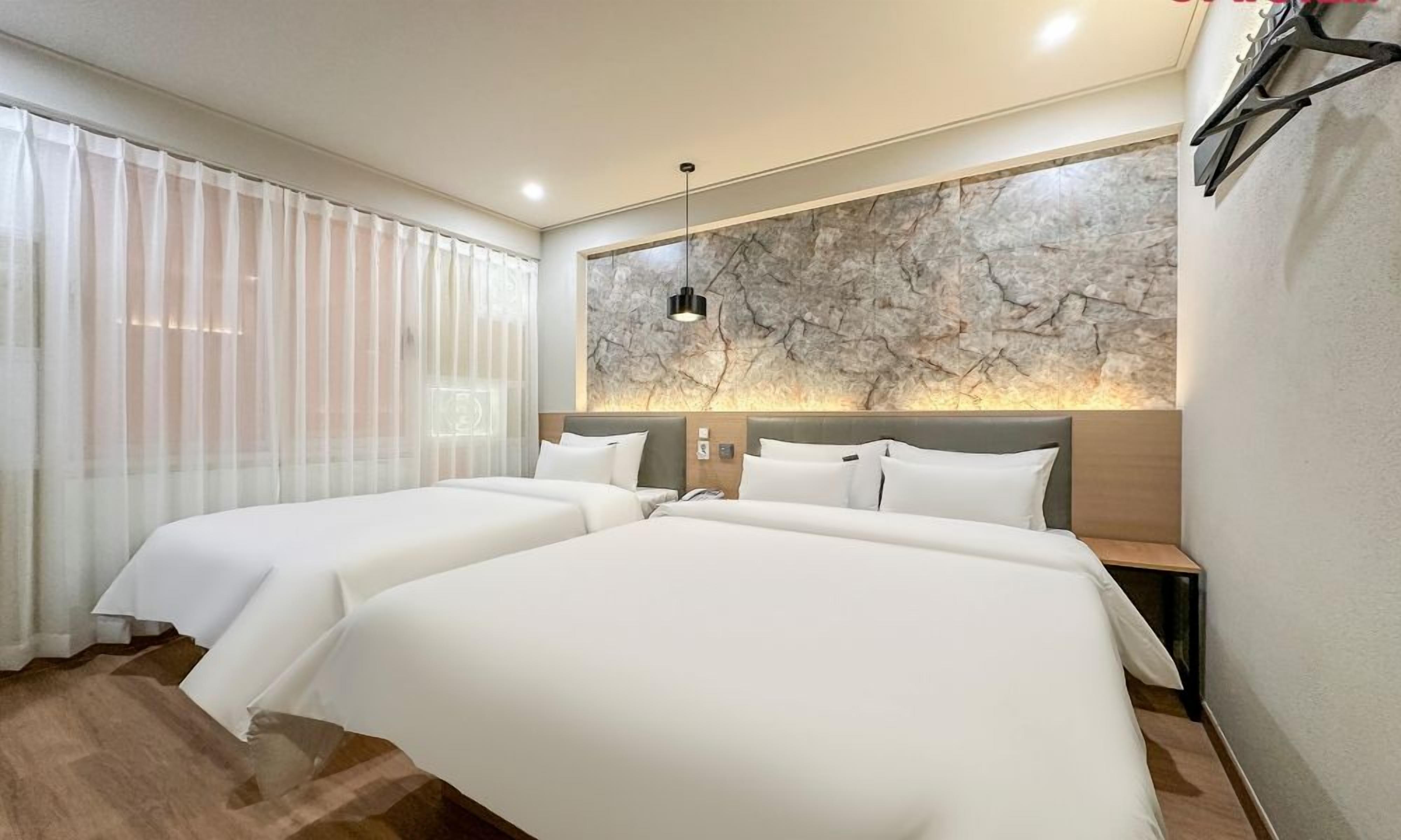 Twin Room | WiFi (free), individually decorated, individually furnished