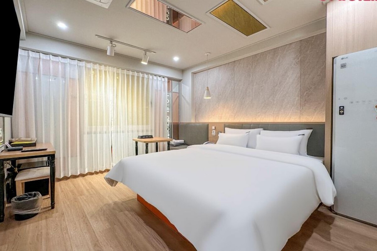 Habitación Deluxe doble | Wifi gratis, decoración individual, mobiliario individual