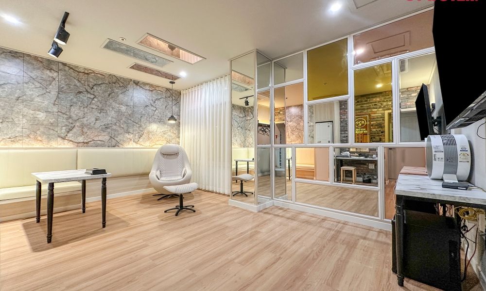 Family Room | WiFi (free), individually decorated, individually furnished