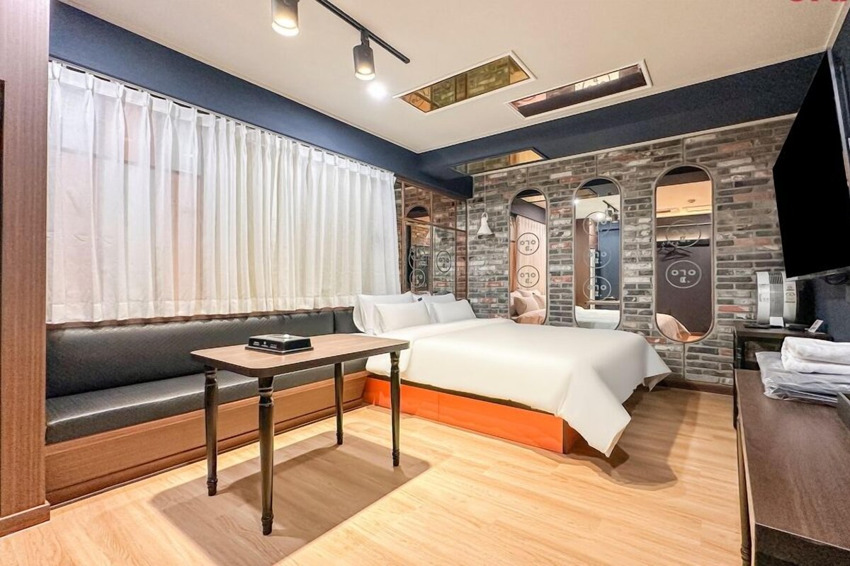 Habitación doble superior | Wifi gratis, decoración individual, mobiliario individual