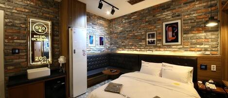 Habitación doble superior | Decoración personalizada, muebles diferentes y wifi gratis