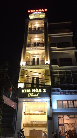 Fasade – kveld/natt