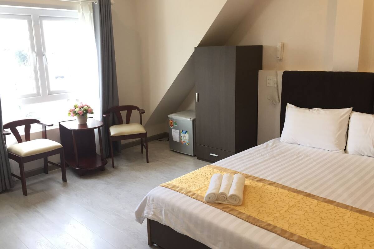 Deluxe Double Room | Bar mini, meja, langsir/tirai gelap terus, kalis bunyi