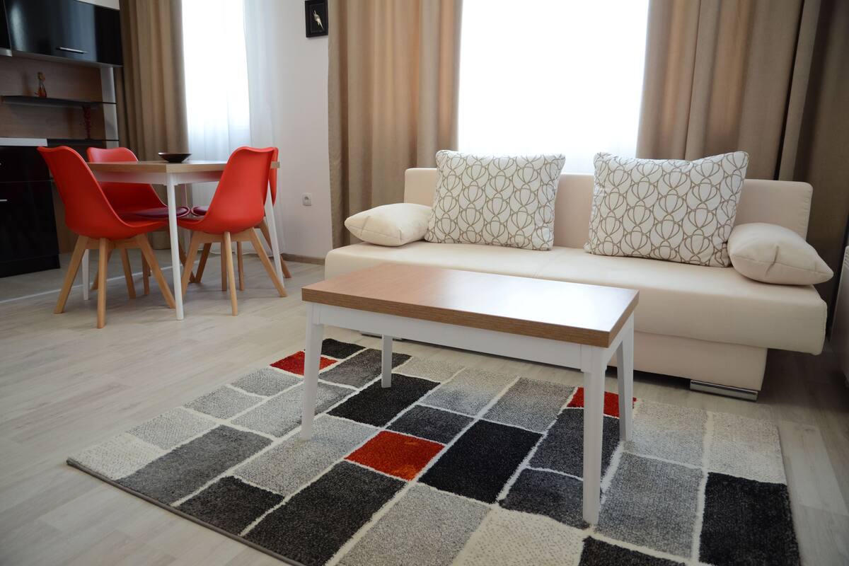 Apartment 21, Balcony, City View | Living area