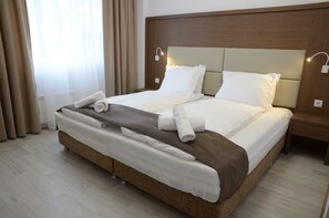 Apartment 24, Balcony | アイロン / アイロン台、WiFi (無料)、ベッドシーツ