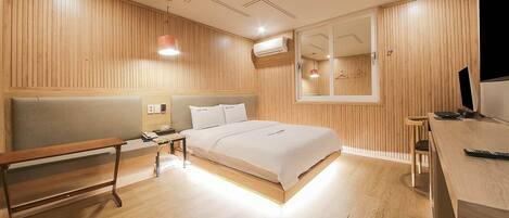 Double Room | 1 bedroom, individually decorated, individually furnished