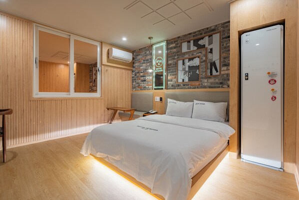 Yksilöllisesti sisustettu, yksilöllisesti kalustettu, pimennysverhot