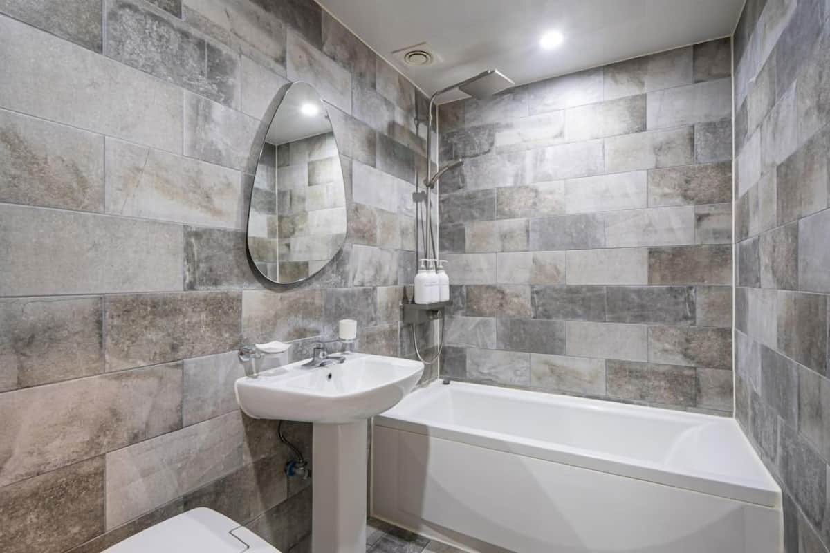 free toiletries, hair dryer, slippers, bidet