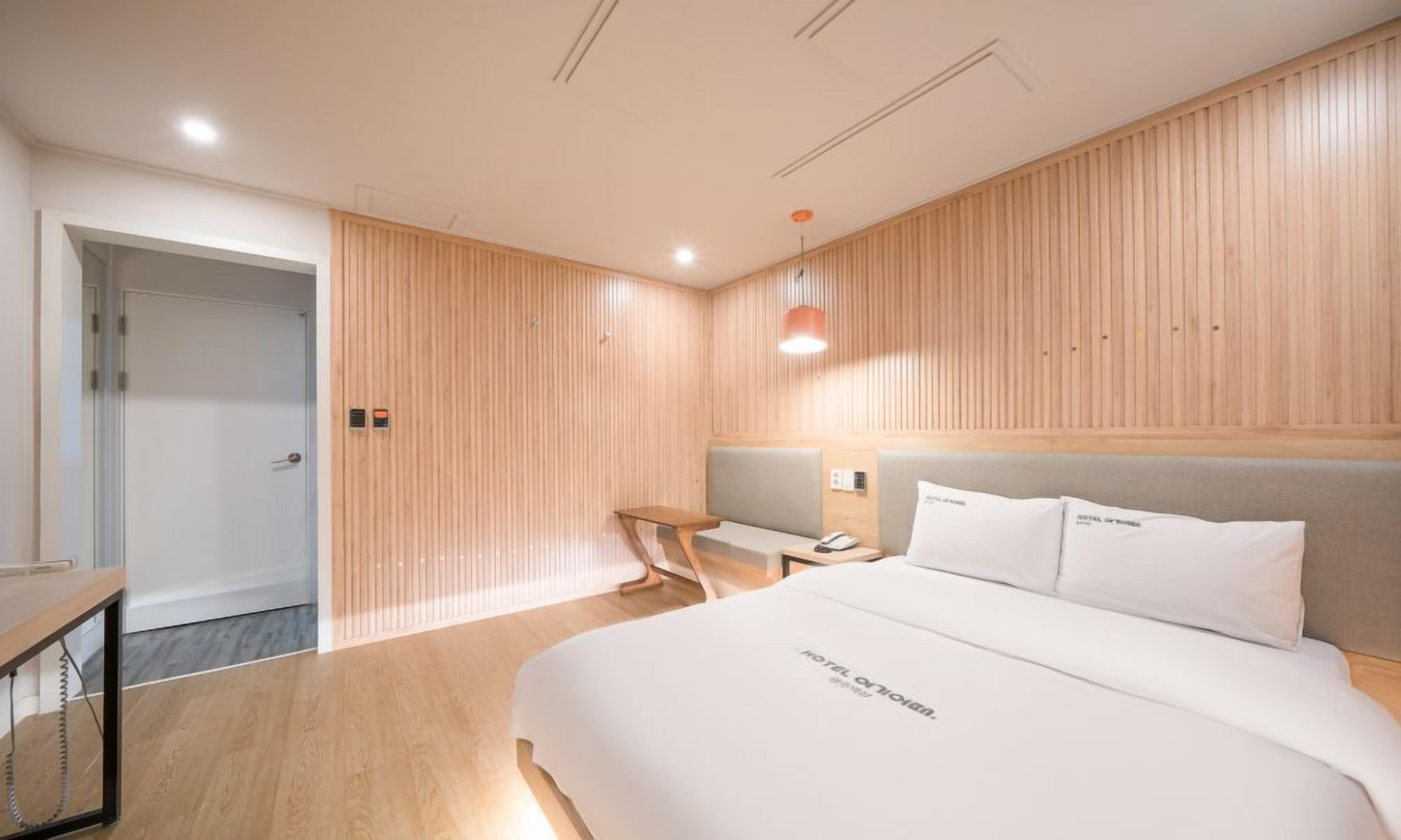 Double Room | Individually decorated, individually furnished, blackout curtains