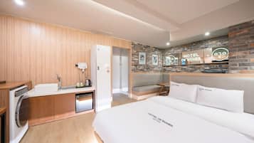 Premium Double Room | Individually decorated, individually furnished, blackout drapes