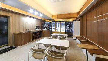 Desayuno bufé gratuito y diario