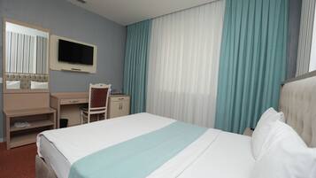 Chambre Ăconomique Double ou avec lits jumeaux, accĂšs piscine, vue ville