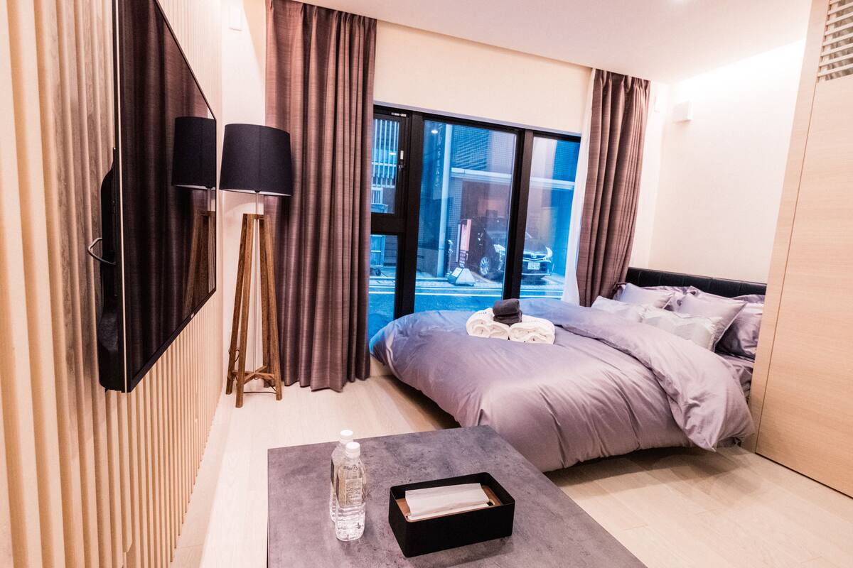 Family Apartment, 1 King Bed, Accessible, Non Smoking (101) | 1 bedroom, premium bedding, Select Comfort beds, individually decorated