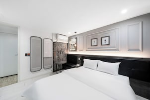 Standard Double Room | Individually decorated, individually furnished, desk, laptop workspace